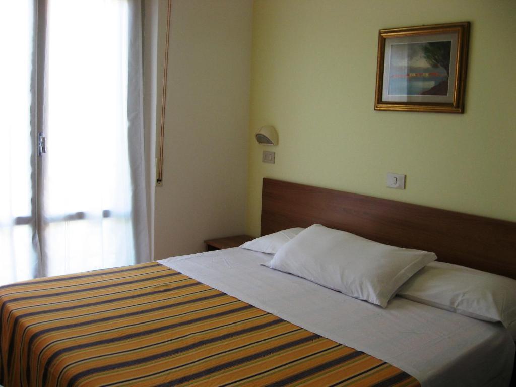 Hotel Toledo Римини Номер фото