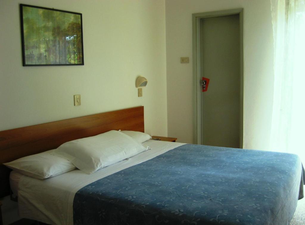 Hotel Toledo Римини Номер фото